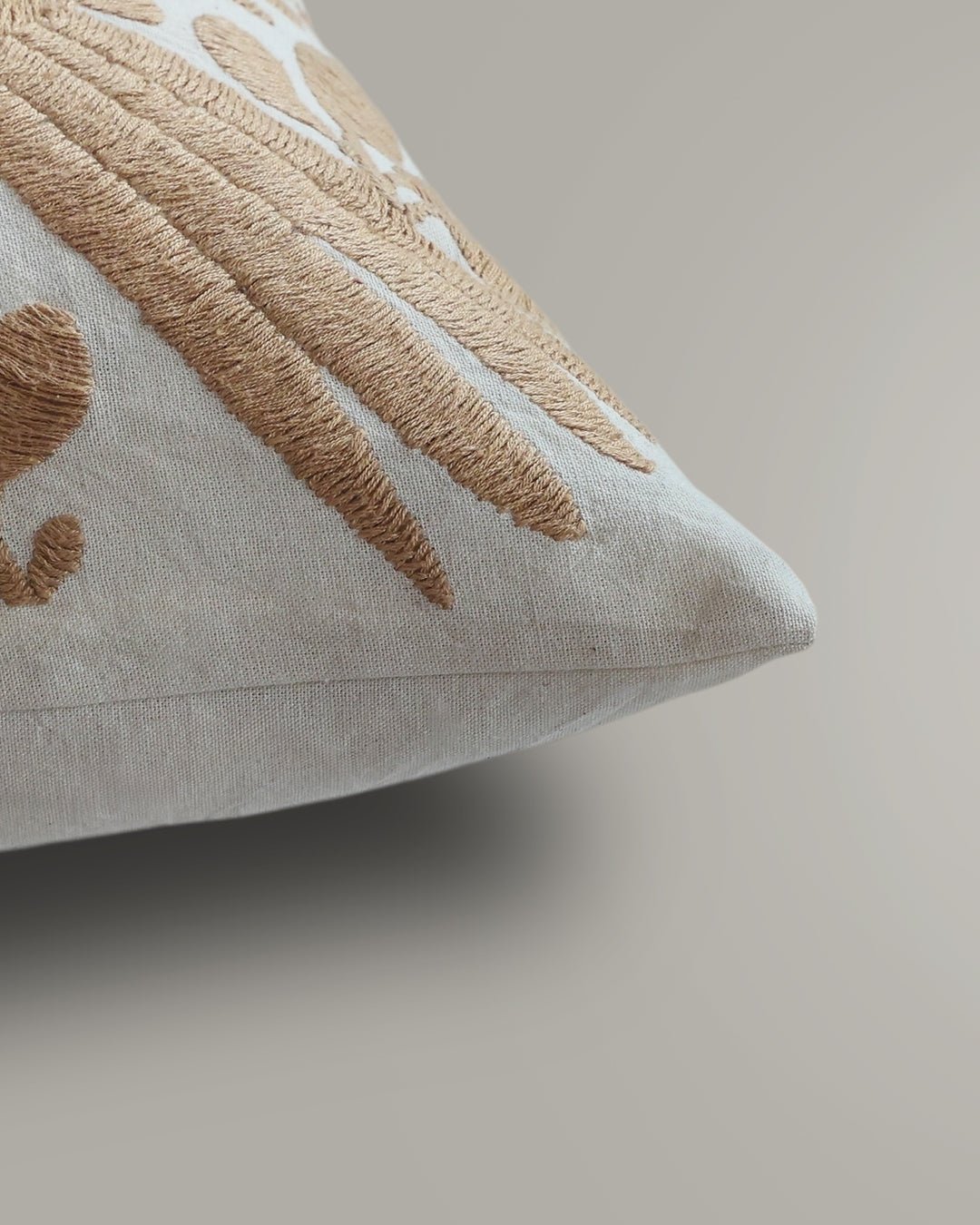 K’ast’i - Funda para Cojín Beige Otomi