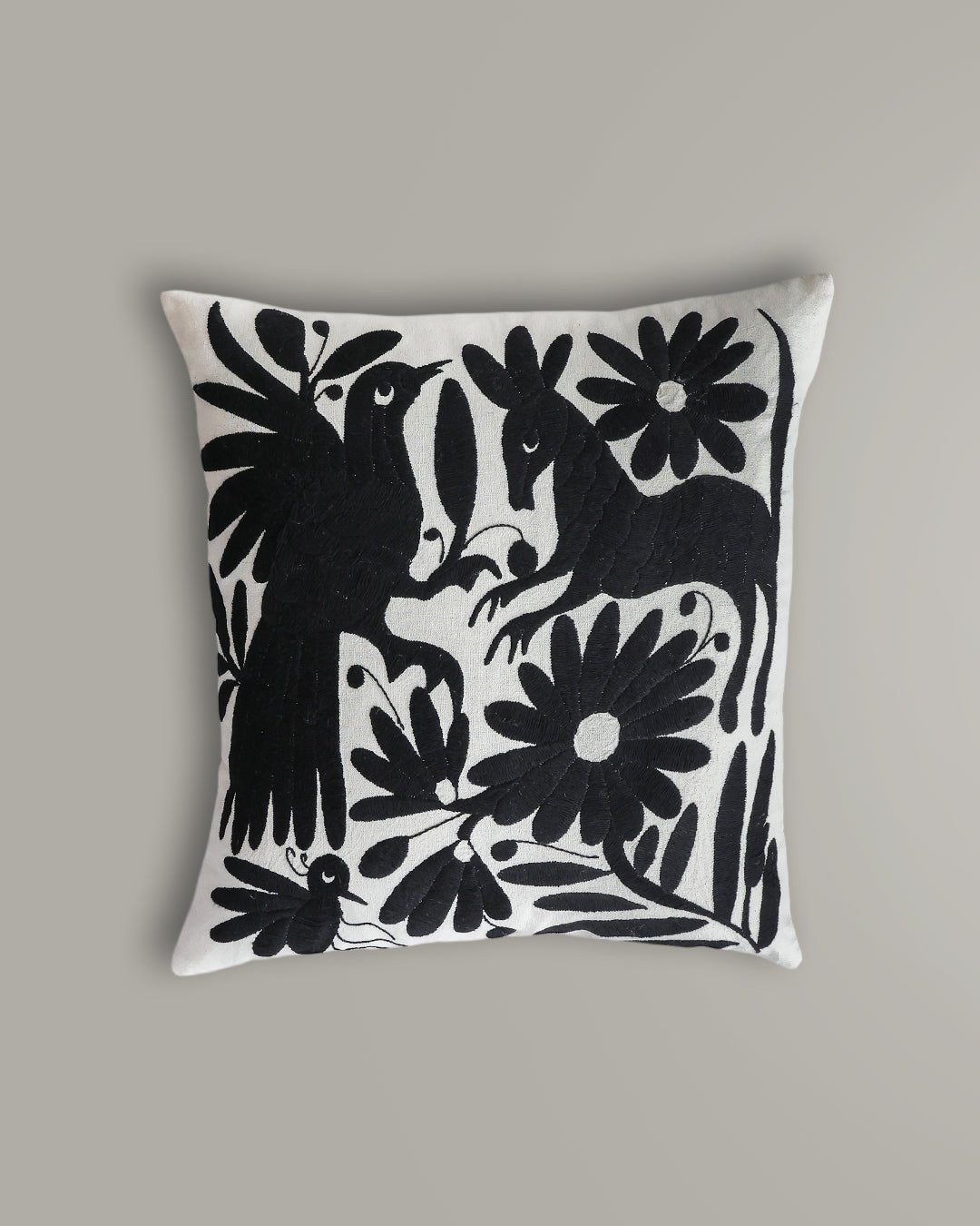 B’o / Azabache - Funda para Cojín Negro Otomi